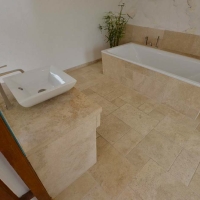 Fliesen römischer Verband aus Travertin (Troja) Badezimmer