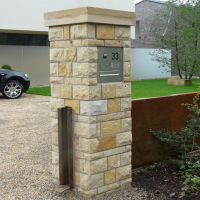 Bossenpfeiler aus Sandstein - Niedersachsen