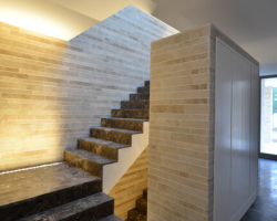 Treppen und Wandgestaltung aus Naturstein