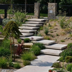 Podestplatten aus Travertin (Troja)