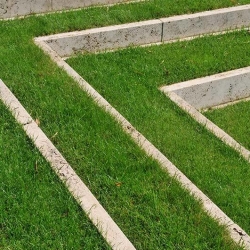 Rasenkanten-Travertin-Troja-(3)