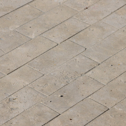 Sonderpflaster Augustus Dolomit in einem Hof