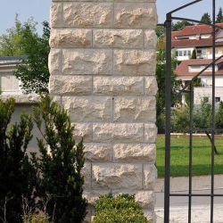 Pfeiler-und-Abdeckplatte-Travertin-Troja-hell-(3)