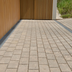 Sonderpflaster Augustus Dolomit mit Regenwasserabfluss