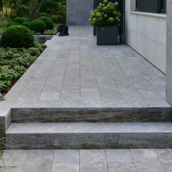 Blockstufen Natursteintreppen aus Muschelkalk (Memphis)