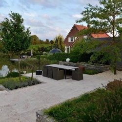 Gartenplatten-in-Formaten-Travertin-Troja-hell-(3)