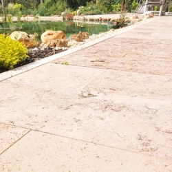 Bodenplatten-in-Bahnen-aus-Travertin-Troja-(4)