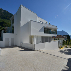 Sonderpflaster Augustus Dolomit in einer Einfahrt