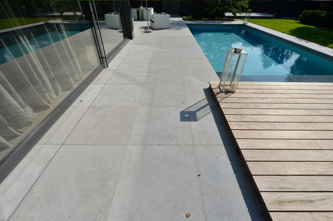 Gartenplatten Poolumrandung