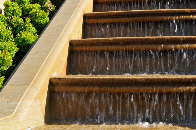 Wassertreppe aus Naturstein