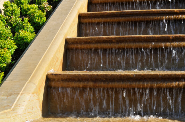 Treppenanlage mit Wasser Sandstein