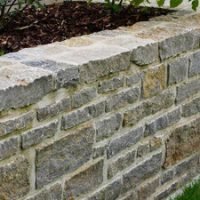 Natursteinmauer-Gartenmauer-bauen-2