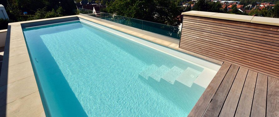 Pool mit Treppe und  gemauertem Becken