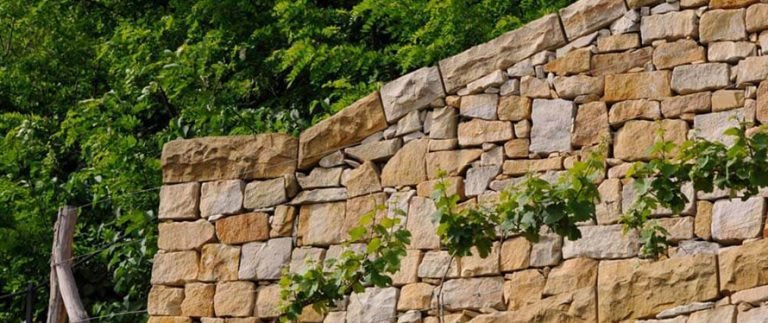 Findlinge, Felsen, Ziersteine & Feldsteine im Garten 8 Ideen