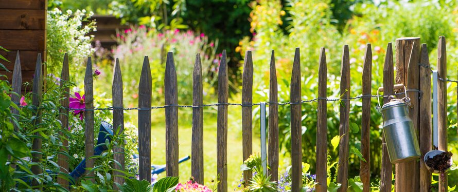 Gartengestaltung-mit-Sicht-in-Nachbargarten