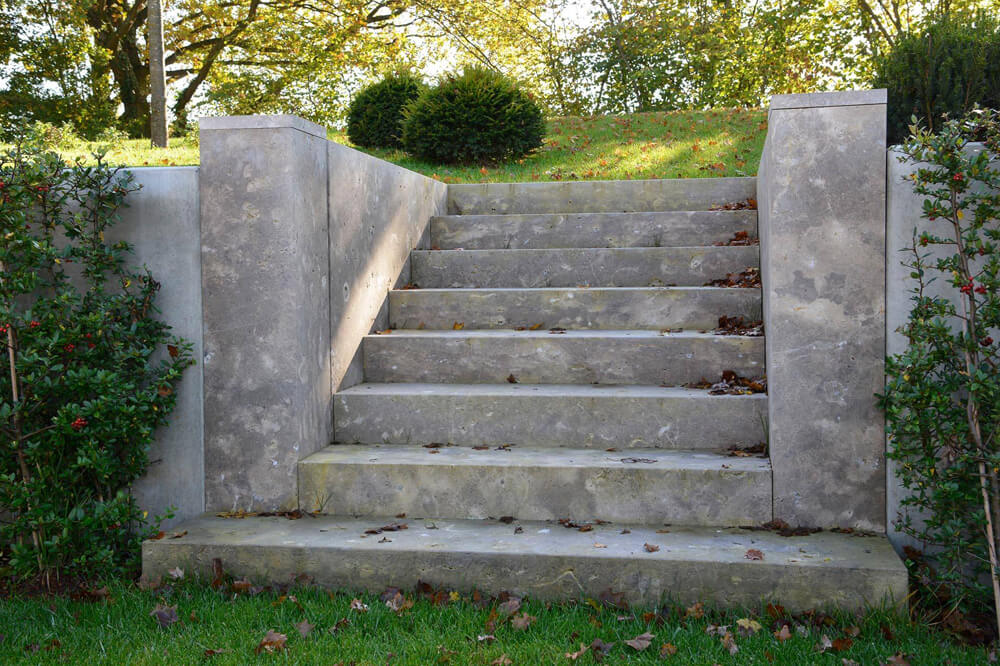 Hanggarten Natursteintreppe