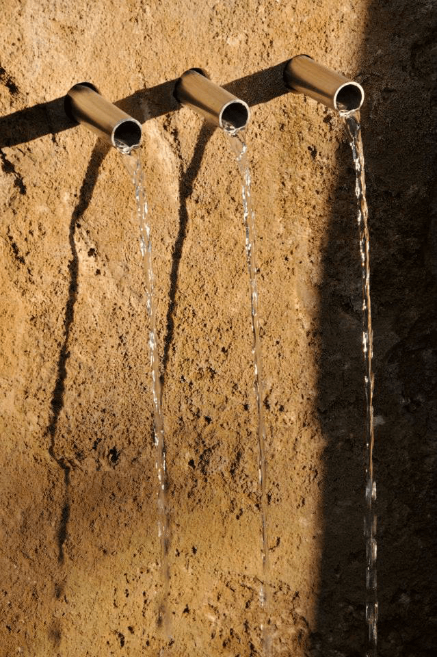 Brunnen und Wasserläufe