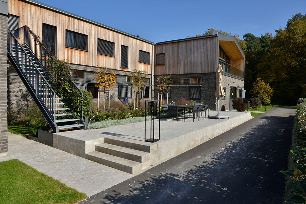 Terrasse vor dem Haus mit Dolomit