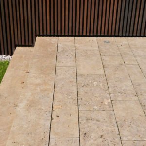 Bodenplatte Travertin Troja (Bahnen) für Außenbereiche