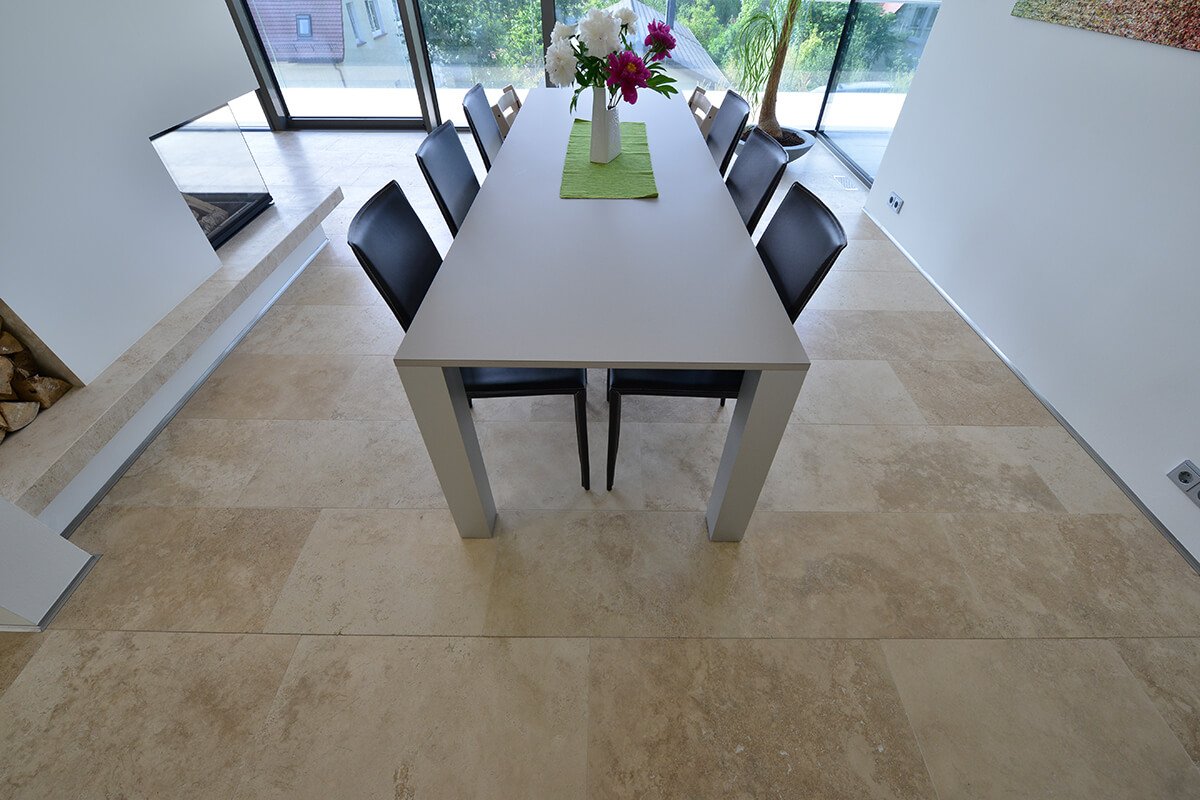 Bodenplatten aus hellem Travertin (in Bahnen) ? ab 49,95€/m²