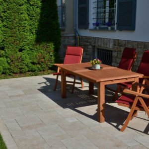 Gartenplatte Travertin Troja hell (Römischer Verband)