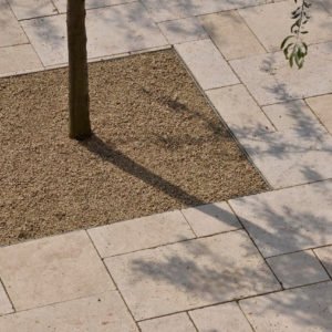 Gartenplatte Travertin Troja hell (Römischer Verband)