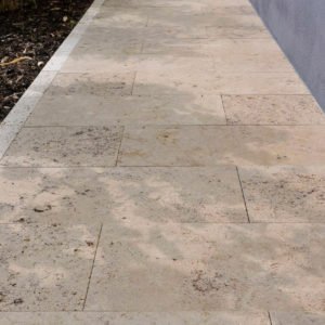 Terrassenplatte Travertin Troja (Bahnen)